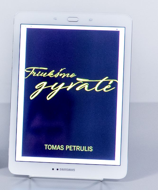 Triukšmo gyvatė: eilėraščiai / Tomas Petrulis. - Vilnius, elektroninė leidykla „Naujas vardas“, 2017. Triukšmo gyvatė: eilėraščiai / Tomas Petrulis. - Vilnius, elektroninė leidykla „Naujas vardas“, 2017.