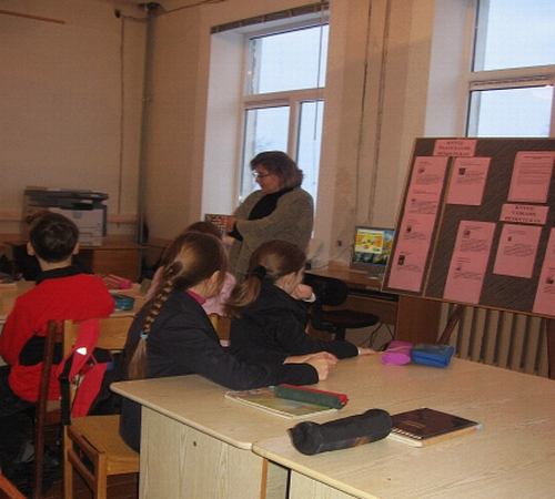 Gimnazijos skaitykloje surengta knygų ir publikacijų paroda, vyko Metų knygų penketukų pristatymas 5-9 klasėms