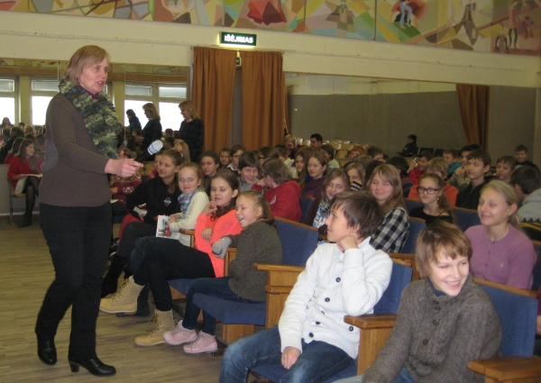 Rašytoja labai šiltai bendravo su mokiniais