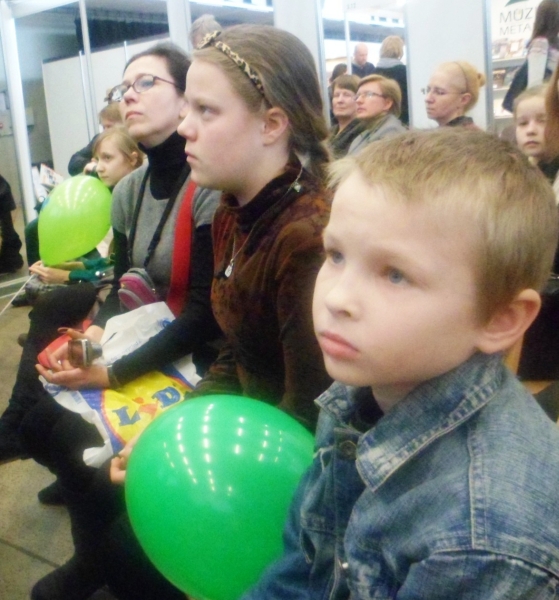 Į Vilniaus knygų mugę, kur vyko akcijos laureatų apdovanojimo iškilmės, Rimvyduką palydėjo mokyklos draugai