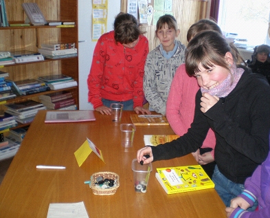 Vyresniųjų klasių mokiniai vasario 13 d. surengė popietę „Knygų herojai“