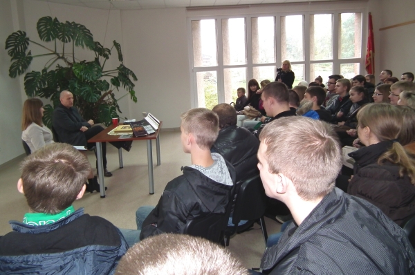 Susitikimas su S. Parulskiu Lentvario bibliotekoje