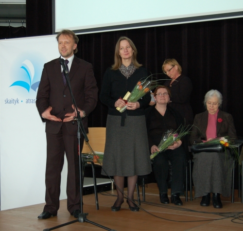 Valstybinės lietuvių kalbos inspekcijos viršininkas Donatas Smalinskas paskelbė ir įteikė apdovanojimus už taisyklingiausią lietuvių kalbą