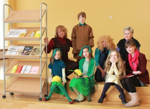 Dramos būrelio nariai paruošė linksmas, nuotaikingas ištraukų inscenizacijas