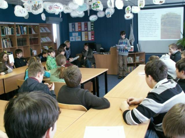 Išklausius trumpo rašytojos biografijos ir kūrybos pristatymo, buvo paskelbtas meninio skaitymo konkursas