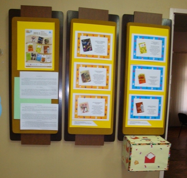 Parengtas specialus Metų knygos rinkimų akcijai skirtas stendas