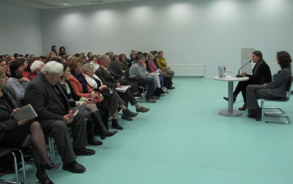 Susitikimas su rašytoja Kristina Sabaliauskaite Utenos bibliotekoje