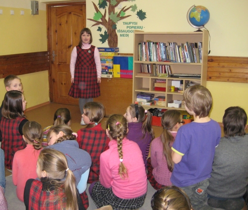 K. Kasparavičiaus kūrybos gerbėja Ugnė Bučaitė mintinai išmoko ir visiems paskaitė pasaką