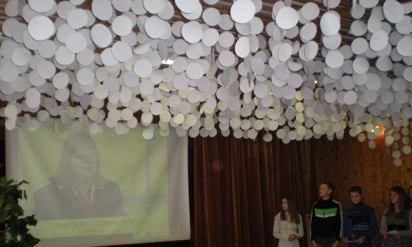 Mokiniai žiūrėjo interviu su Gintare Adomaityte