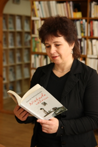 Ištrauką iš D.Kalinauskaitės apsakymų rinkinio NIEKADA NEŽINAI skaito skaitytojų aptarnavimo skyriaus vyr. bibliotekininkė A.Baltonienė