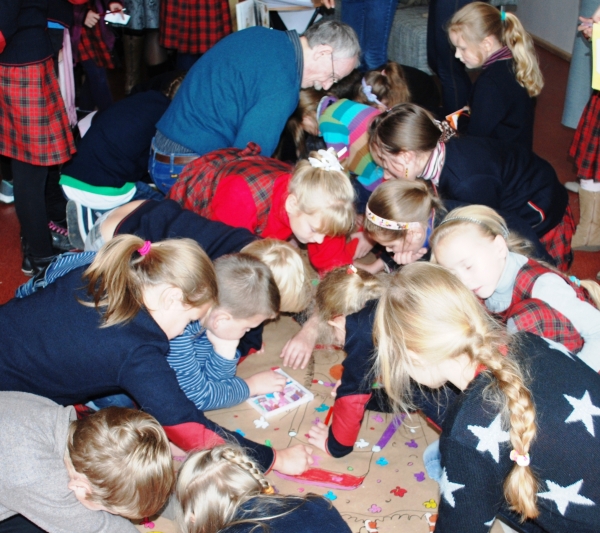 Mokiniai piešė kartu su rašytoju