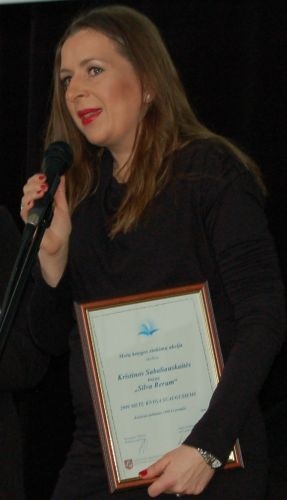 K. Sabaliauskaitė padėkojo už apdovanojimus ir pažadėjo bibliotekoms nupirkti knygų. Nuotr. R. Kišūnaitės