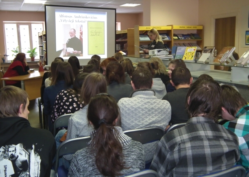 Metų knygą paaugliams pristatė autorė Gintarė Adomaitytė