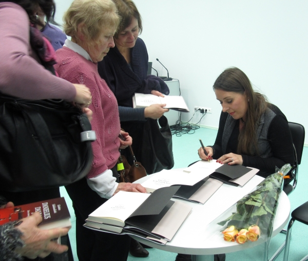 Susitikimas su rašytoja Kristina Sabaliauskaite Utenos bibliotekoje