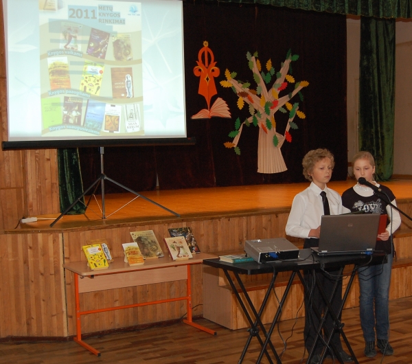 Mokiniai pristatinėjo knygas, skaitė jų anotacijas, diskutavo