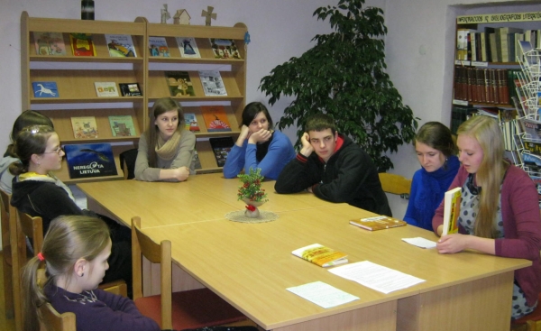 Moksleiviai pristatė knygas paaugliams