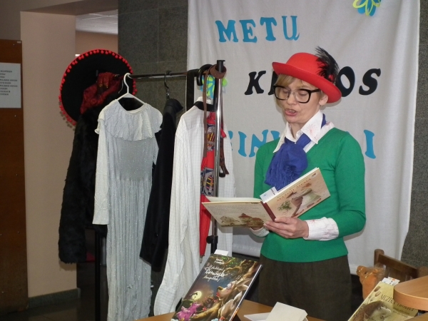 Keliautoja pakvietė visus apsilankyti knygos 'Mažoji žiema' namo rūsyje