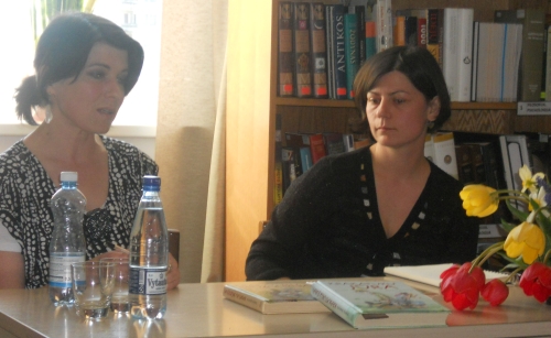 Pirma iš kairės - Renata Šerelytė