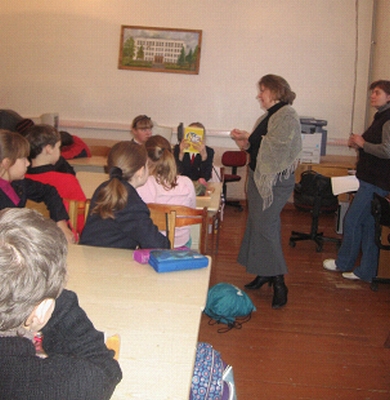 Mokytoja  L.Garuolienė išdalino vaikams užduotis