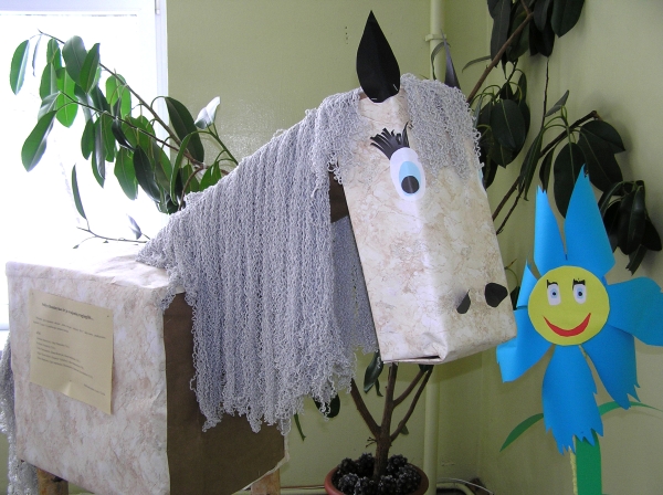 Aktyviausi akcijos dalyviai pagamino arklį Dominyką ir jo svajonių rugiagėlę