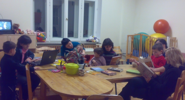 Vaiko raidos klinikoje pristatytos akcijos 'Metų knygos rinkimai 2011' knygos