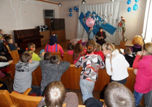 K. Kasparavičiaus knygą pristato Auridas su savo mamyte Nerina Meškeliene