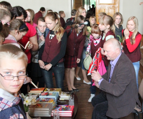 Vytautas Račickas su Mosėdžio gimnazistais