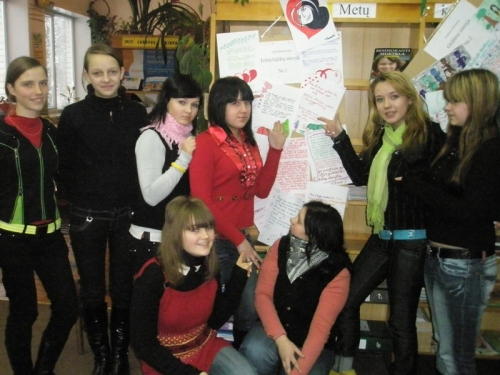 Merginos už ĮSIMYLĖJĖLIŲ STOVYKLĄ